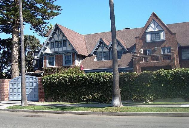 Crown_Manor_1015_Ocean_Blvd.Coronado,_CA