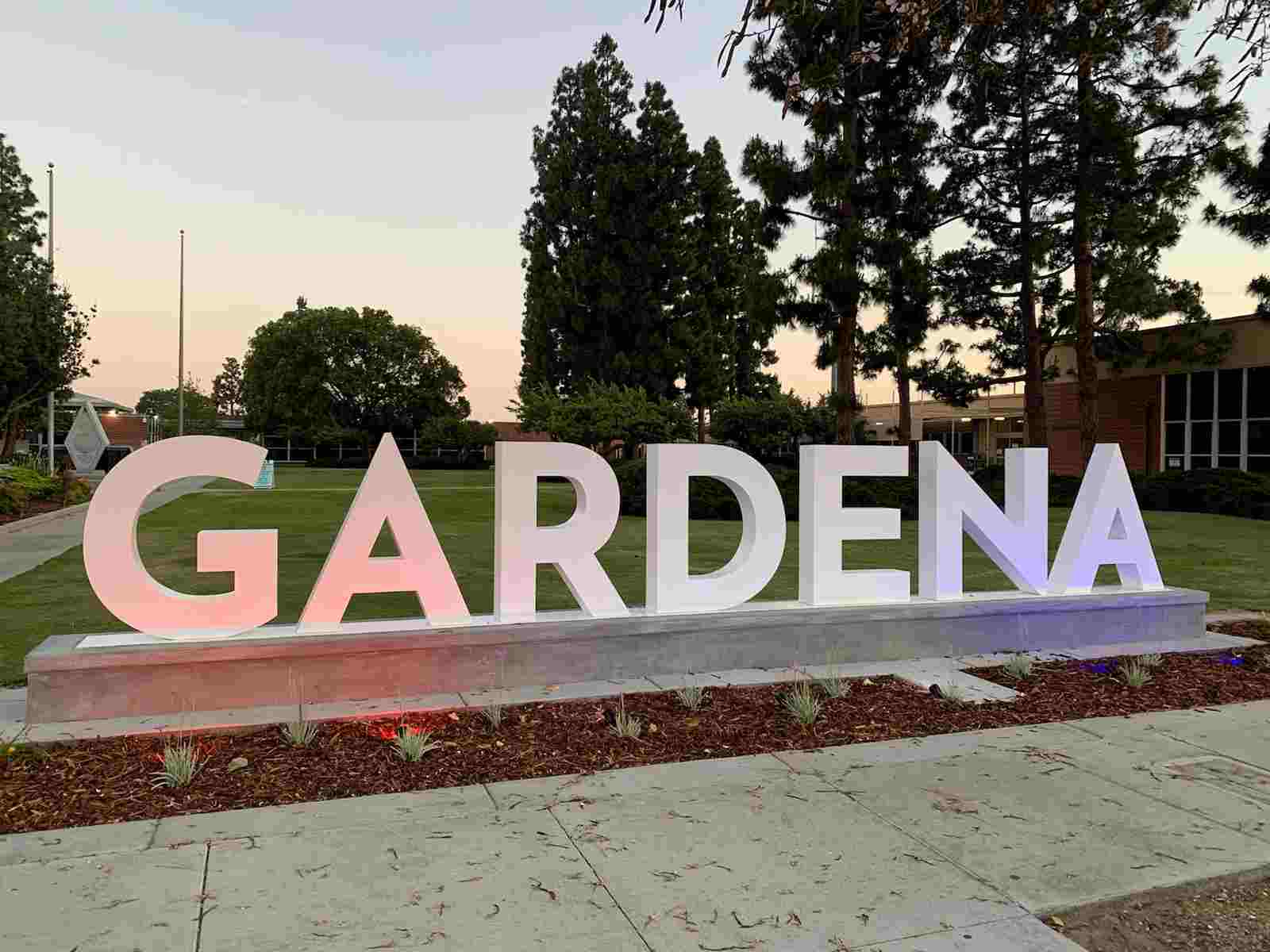 gardena_sign_day